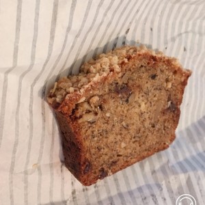 Torta de cambur con almendras. Estaba un poco vieja. 