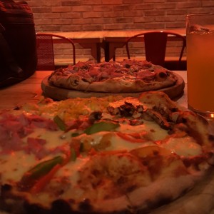 4 estaciones + Prosciutto Funghi