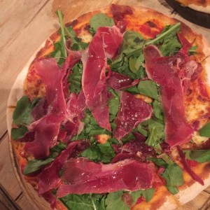 Pizza Jamon Serrano y Rugula
