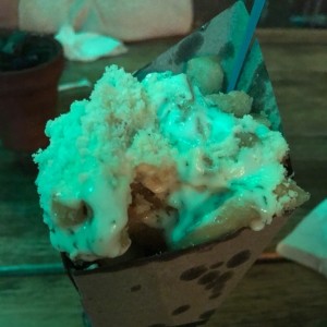 papas con salsa de perejil y ajo y quedo parmesano 