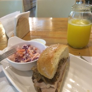 sandwich de pernil
