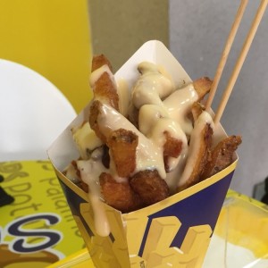 Papas con queso fundido, espectaculares..!