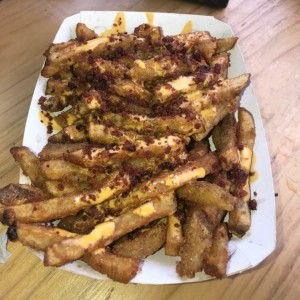 Papas Fritas con Queso y Tocineta, Excelentes
