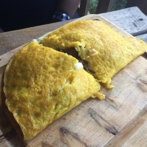 Cachapa con queso y pernil