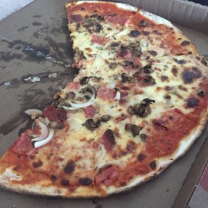 Pizza Charcutera, muy buena..!