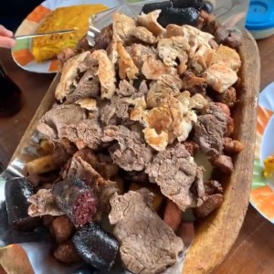 Parrilla para 4 personas, mucha cantidad pero malisima