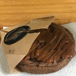Chocolate chip cookie con arequipe 