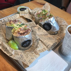 Burrito PorkBelly + Burrito Pollo ... Deliciosos!!!