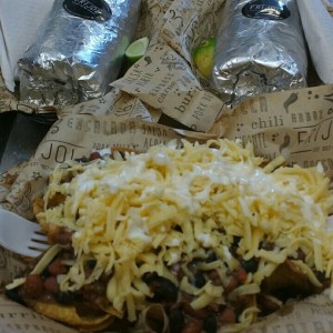 Nachos + chili + queso