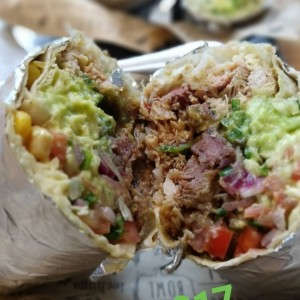 Burrito mixto, pernil y carne