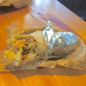 Burrito mixto con pork belly y carne. Excelente sabor!
