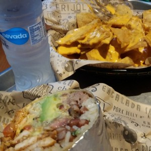 Burrito y Nachos