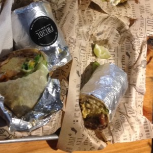 burritos mixtos. carne y cochino y pork belly y pollo