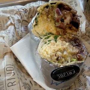 Burrito mixto de porkbelly y pollo