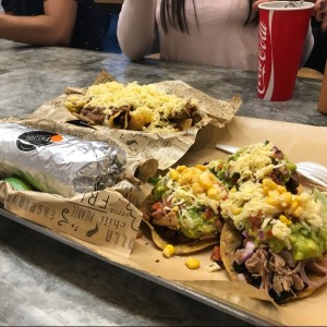 Burrito, Tostadas Mixtas y Chili con chips