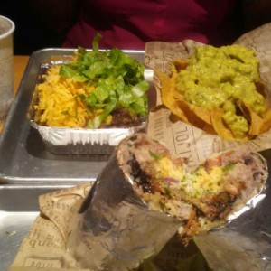 Burrito, Bowl y chips con guacamole