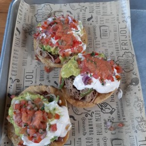 Tostadas de pernil