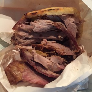 Arepa con Pernil, regular..!