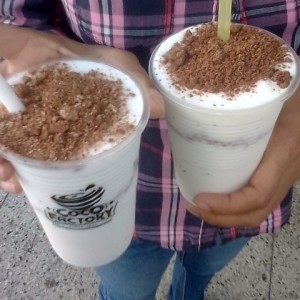 (izquierda) con oreo (derecha) brownie 