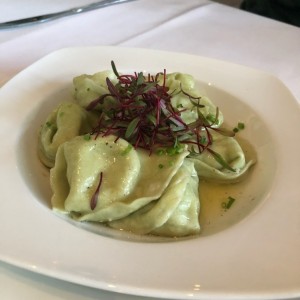 tortellonis rellenos de queso fontina en aceite de trufa 