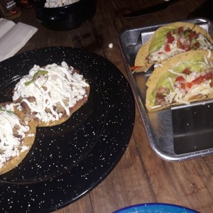 Tacos y Quesadillas