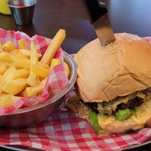 Hamburguesa de Carne con Papas