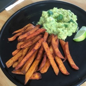 fries de batata con guacamole