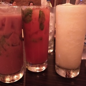 Mojito de chocolate, mojito de fresa parchita y jugo de piña