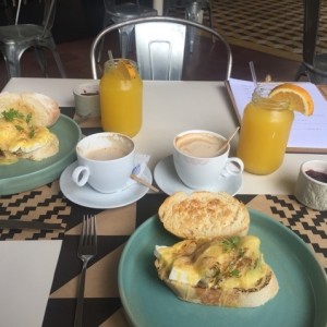 Huevos Benedictinos