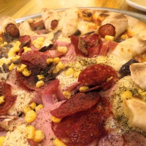 Pizza de chistorra y tequeños con extra de anchoas 