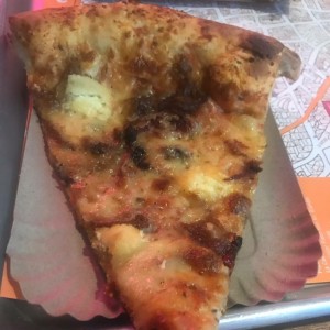 Pizza Toscana, Tomate Confitado, Cebolla Caramelizada, Excelente