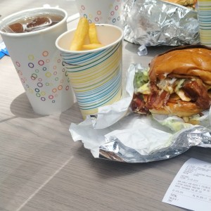 Hamburguesa doble con queso y tocineta