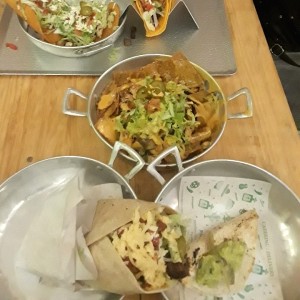 nachos triple queso con burruti y quesadilla