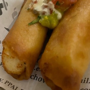 Flautas rellenas de queso