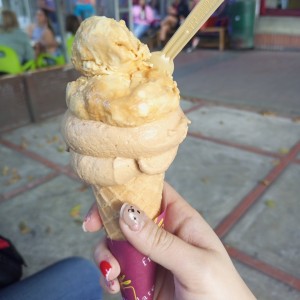 Helado de arequipe de búfala y caramelo salado
