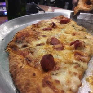 Pizzas - 7.- 4 Quesos con chistorra