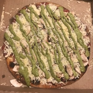 30.- Focaccia De Carpaccio De Lomito con salsa de albahaca