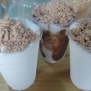 cocada tradicional con topping de cocosete