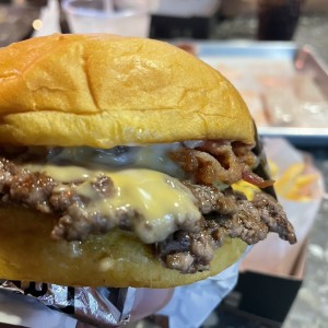 Hamburguesa con trufas y tocineta
