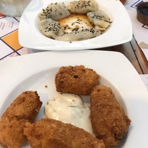 gyoza y croqueta de cagrejo