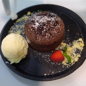 Fondant de chocolate y helado de cardamomo