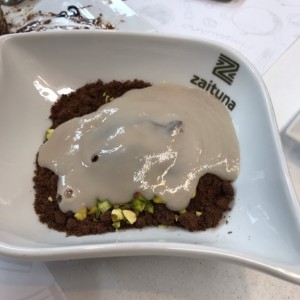 postre de la casa mousse de chocolate con pistacho