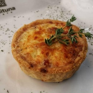 Quiche de Cebolla Morada y Tocineta
