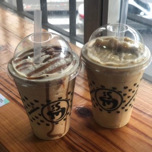 Cafe frio a base de arequipe y cafe frio a base de leche condensada. LOS MEJORES!!!