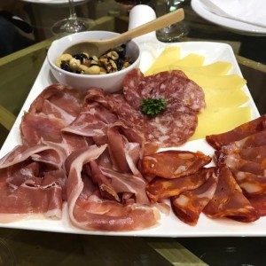 bandeja de Embutidos y querso