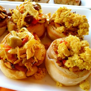 Mini Rolls de Pollo / Cazon