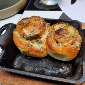 Roll de pan con ajo