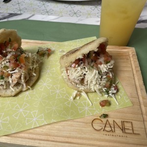 AREPAS CON POLLO AL GRILL