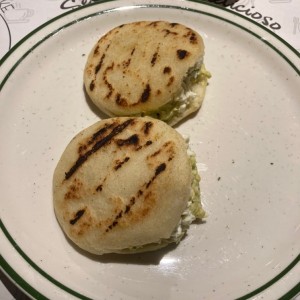 AREPAS - REINA PEPIADA