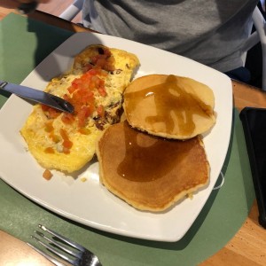 DESAYUNOS - OMELETTE CON TOCINETA
